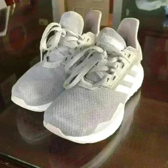 Youth adidas size 1 - Picture 1 of 5